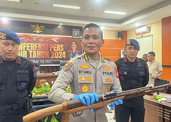 Ket. Foto: Polda Sulteng Menyita Sebanyak 5 Senpi dan 18 Bom Rakitan selama 2024