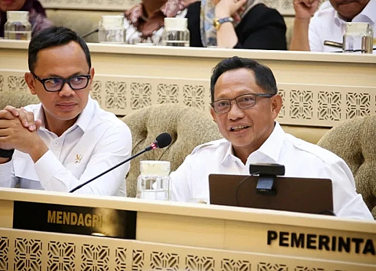 Potret Menteri Dalam Negeri Indonesia, Tito Karnavian yang baru-baru ini mengabarkan pelantikan kepala daerah pada 6 Februari 2025 batal