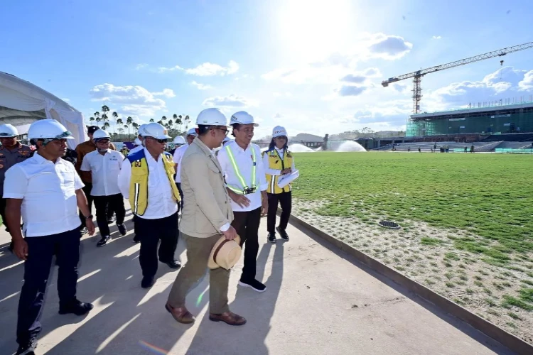 Ket. Foto: Presiden Jokowi Meminta yang Belum Pernah Pergi ke IKN untuk Melihat Pembangunan Istana Disana