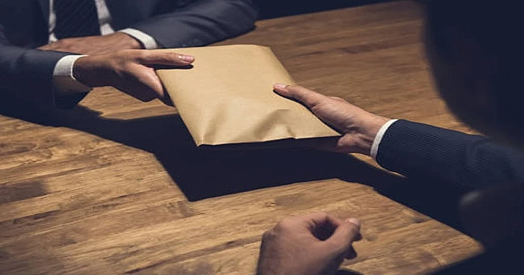 Kejaksaan negeri berhasil meringkus seorang wanita pegawai BUMN yang mengkorupsi kredit