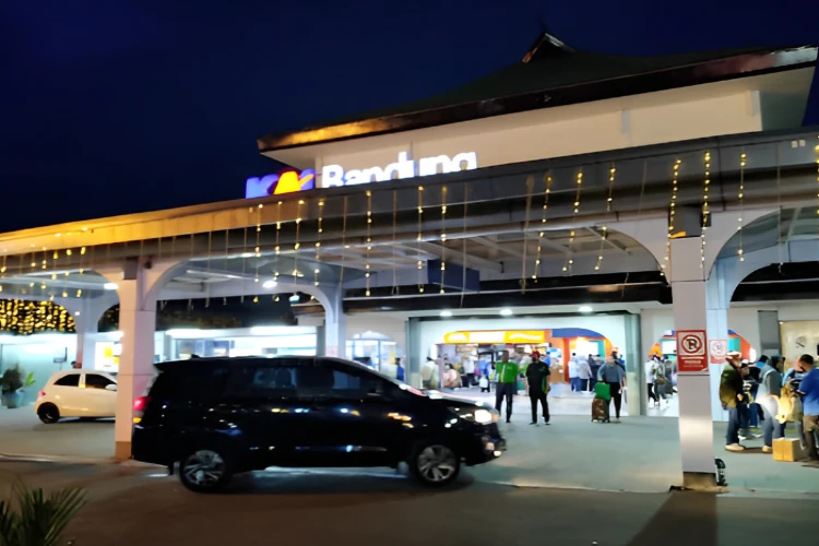 Ket. Foto: 187 Ribu Tiket Kereta Api di Daop 2 Bandung Dilaporkan Habis Terjual saat Memasuki Hari Pertama Masa Angkutan Idul Fitri Tahun 2024
