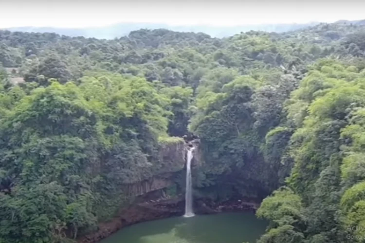 Ket Foto: Curug Lontar yang Terletak di Bogor dengan Keindahan yang Memukau