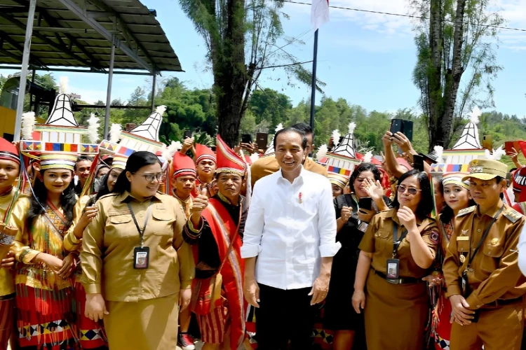 Ket. Foto: Mengenai Kunjungan Kerja yang Dilakukan oleh Presiden Jokowi yang Bertepatan dengan May Day, Istana Menyatakan Telah Dirancang Sejak Jauh Hari