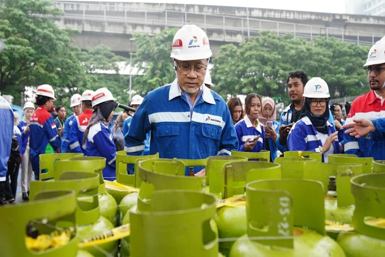 Buntut sidak yang dilakukan Mendag Zulkifli Hasan, Kementerian ESDM akhirnya mengakui jika gas LPG yang dijual disebut sebagai 3 kg, tak selalu sesuai.