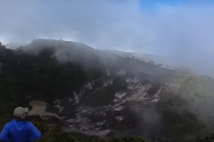 Ket Foto: Gunung Tandikat