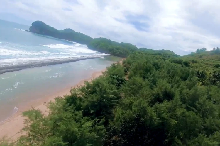 Ket Foto: Pantai Parang Dowo