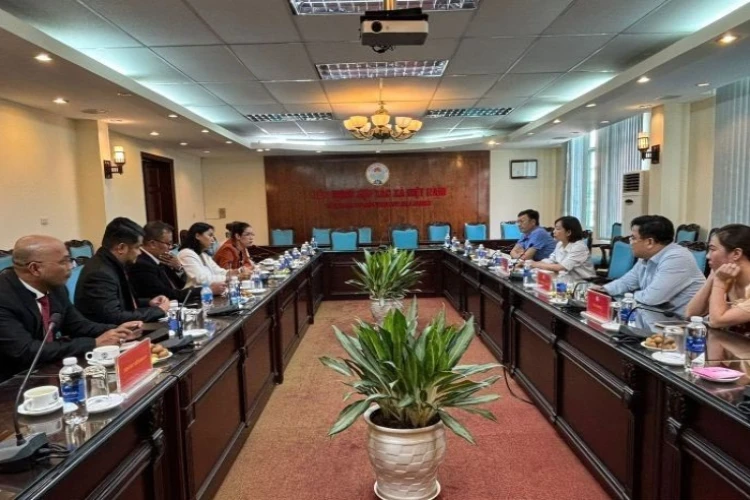 Ket. Foto: Tim Utusan Khusus Presiden Bidang Kerja Sama Pengentasan Kemiskinan dan Ketahanan Pangan, Hanoi Memulai Perjalanan Dinas ke Hanoi pada Akhir Bulan Agustus