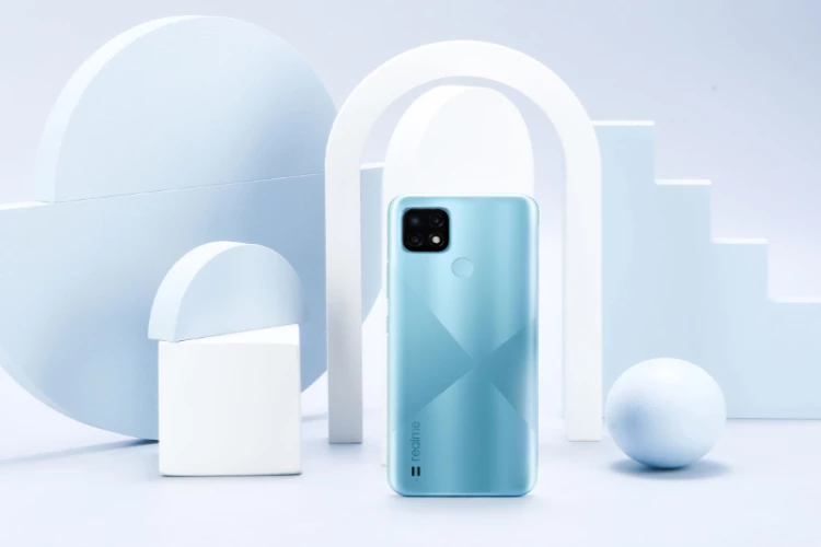 Ket. Foto: HP Realme C21 serta beberapa kekurangan yang dibawa (foto/website resmi Realme)