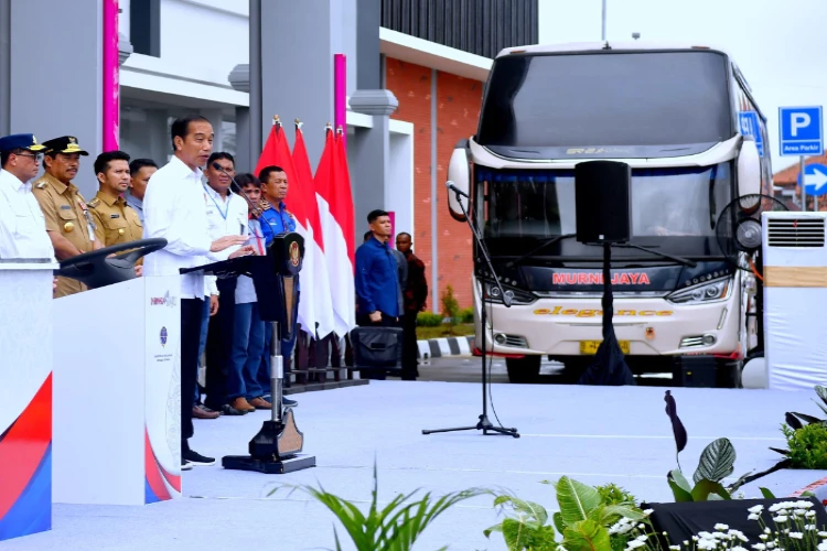 Ket. Foto: Presiden Jokowi Berpesan Agar Warga untuk Menggunakan Uang Pinjaman dari Bank untuk Modal Usaha (Foto/X/@jokowi)
