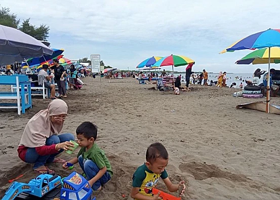 Ket. Foto: Pantai di Makassar Masih Menjadi Destinasi Favorit Libur Akhir Tahun