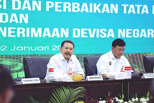 Jaksa Agung Burhanuddin tetapkan lima perusahaan sebagai tersangka kasus korupsi timah, dengan kerugian negara hingga Rp 300 triliun.