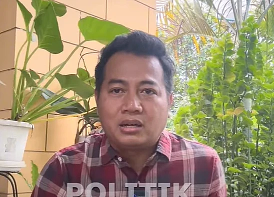 Tangkap layar video yang menampilkan pengamat politik, Adi Prayitno