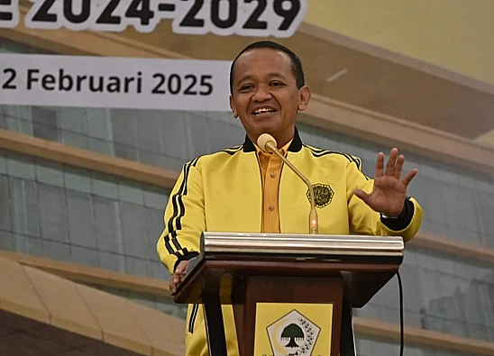 Potret Menteri ESDM, Bahlil Lahadalia yang baru-baru ini menanggapi seruan pejabat pakai transportasi umum