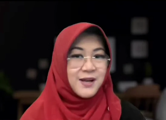 Tangkap layar video yang menampilkan pegiat media social, Dokter Tifa