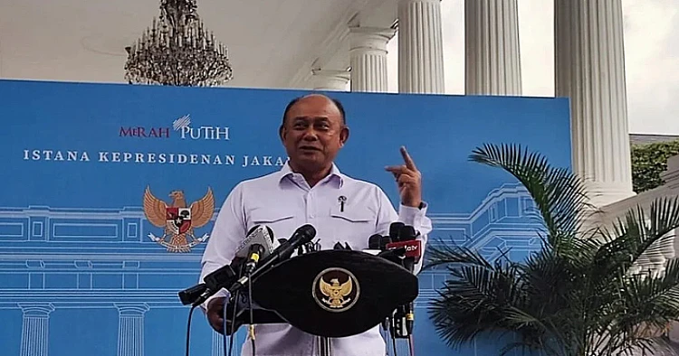 Potret Kepala Badan Gizi Nasional (BGN) Dadan Hindayana memberikan keterangan