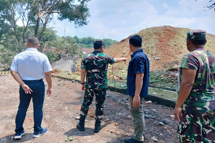 Ket. Foto: Warga Terdampak Ledakan Gudang Peluru di Bogor Dikabarkan Menunggu Ganti Rugi dari Pihak TNI