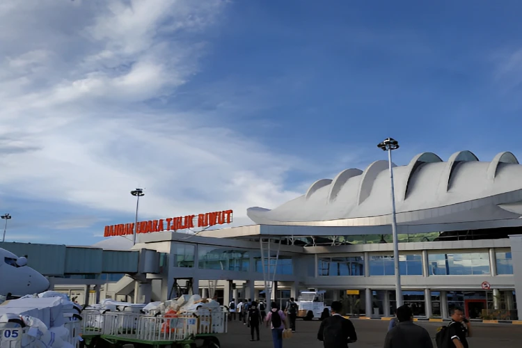 Ket. Foto: Penumpang di Bandara Tjilik Riwut Palangkaraya Dilaporkan Mengalami Peningkatan 2 hingga 5 Persen