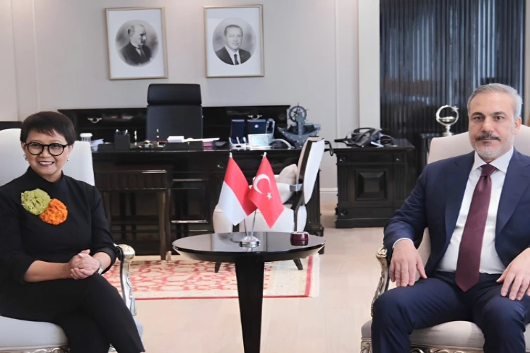 Ket. Foto: Menlu Retno Marsudi Menyampaikan Indonesia dan Turki Mempunyai Prinsip yang Sama dalam Menyikapi Isu Palestina