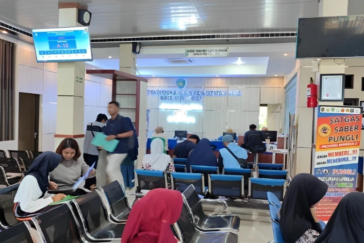 Ket. Foto: Disdukcapil di Daerah Bengkulu Dikabarkan Akan Terus Melakukan Perekaman KTP Elektronik dan Jemput Bola ke Sekolah Calon Pemilih Pemula