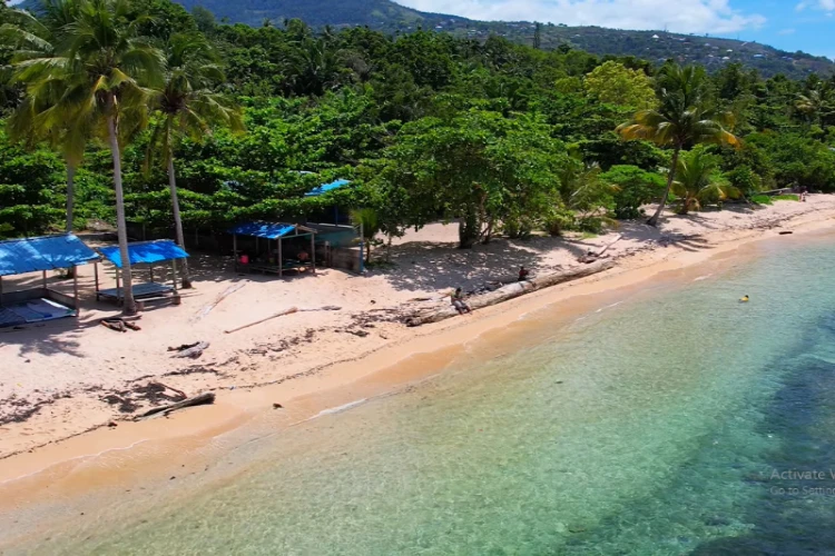 Ket Foto: Pantai Base G yang Terletak di Papua