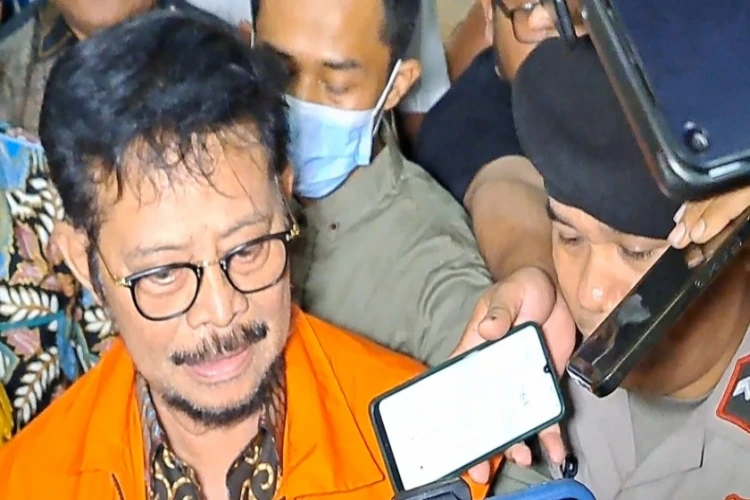 Mantan Menteri Pertanian Syahrul Yasin Limpo tak terima dituntut 12 tahun penjara dalam kasus gratifikasi yang menjeratnya.