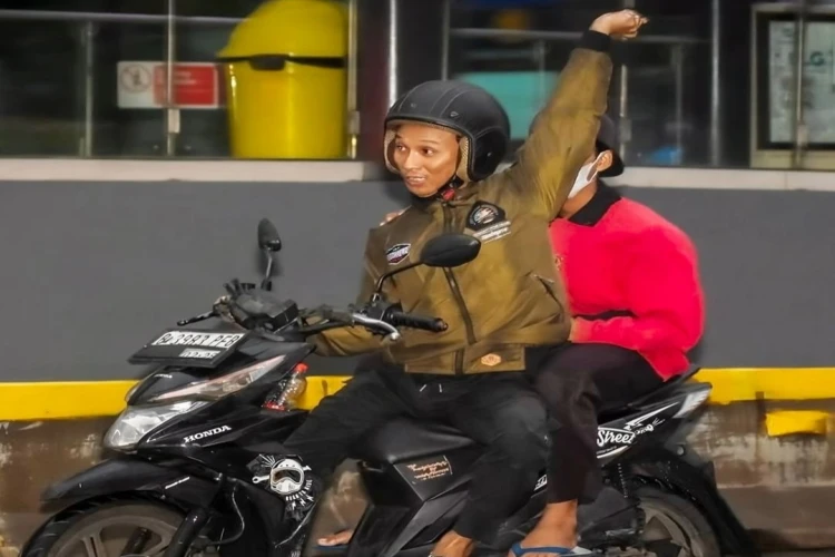 Polisi berhasil menangkap 2 pelaku penjambretan yang sempat viral usai tertangkap kamera fotografer di CFD Sudirman.