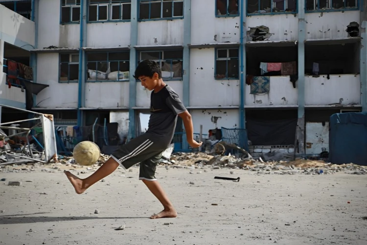 Ket. Foto: Seorang Warga Palestina yang Berusia 17 Tahun Dilaporkan Ditembak oleh Pasukan Penjajah Israel
