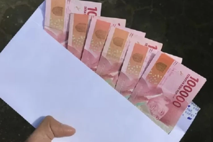 Sejumlah guru SMAN 3 Kota Bumi Lampung Utara diduga jadi korban pungli oknum bendahara sekolah.