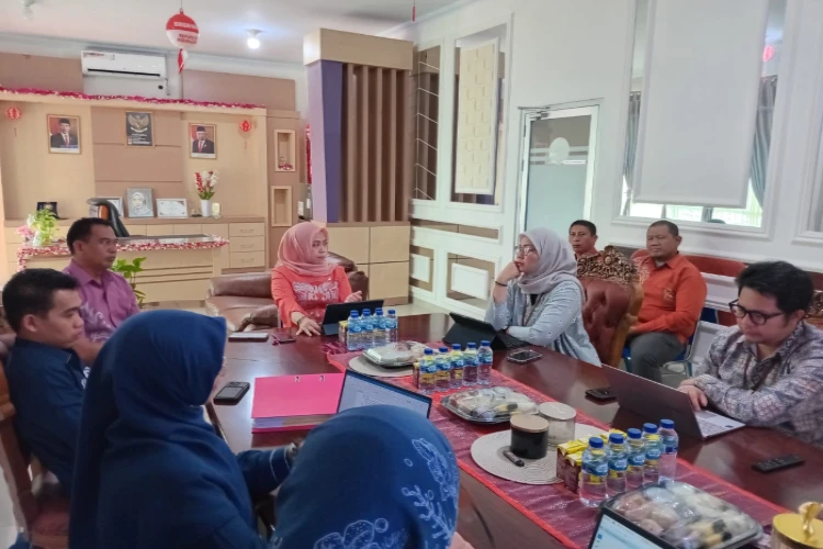 Ket. Foto: Tim Kementerian Pendayagunaan Aparatur Negara dan Reformasi Birokrasi Menemui Kepala Dinas Provinsi Gorontalo