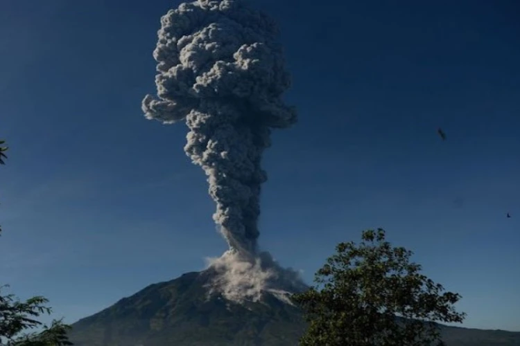 Ket. Foto: Gunung Merapi Keluarkan 30 Kali Guguran Lava ke Arah Barat Daya