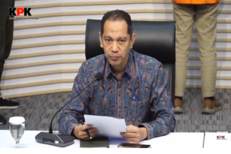 Wakil Ketua KPK, Nurul Ghufron sebut 3 tersangka dalam kasus korupsi APD Kemenkes 2020 resmi ditahan.
