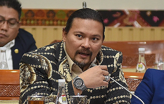 Anggota Komisi III DPR RI Martin Daniel Tumbelaka mengecam tindakan oknum polisi yang menembak siswa SMK di Semarang.