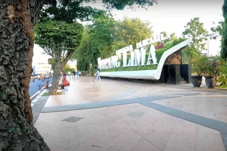Ket Foto: Simpang Lima Semarang