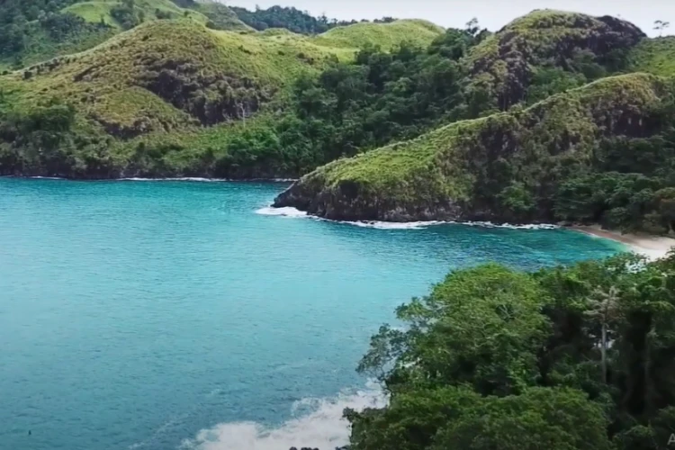 Ket Foto: Pantai Pulisan di Sulawesi Utara