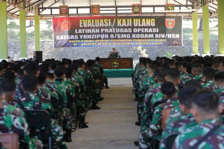 Ket. Foto: Danrindam XIV/Hasanuddin Memimpin Evaluasi Latihan Pra Tugas Satgas Yonzipur 8/SMG