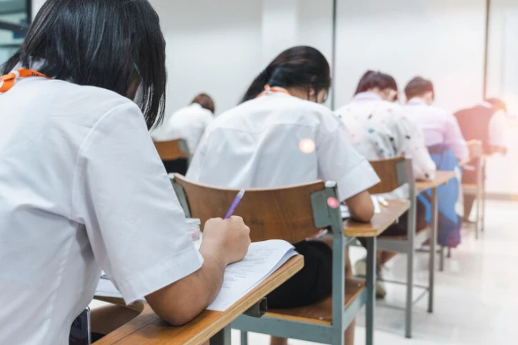 Viral di media sosial curhat dari guru yang mengatakan bahwa banyak siswa atau siswi SMP yang belum bisa baca.