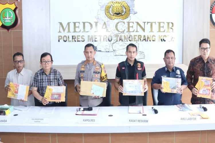 Kasus kematian pasutri lansia di Tangerang dipicu ketegangan rumah tangga dan masalah kesehatan serta finansial.