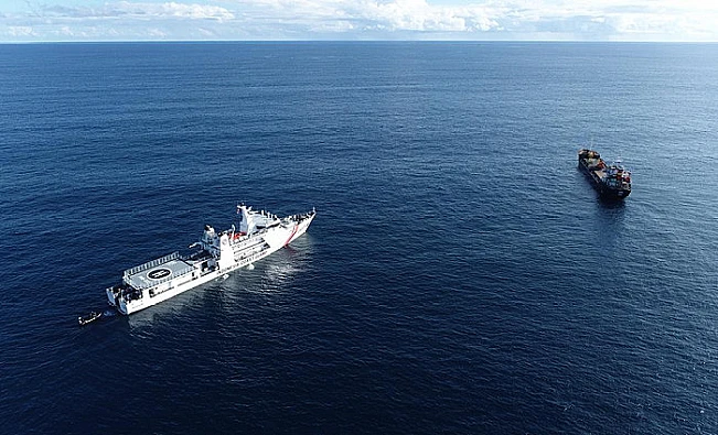 Baharkam Polri menangkap 8 kapal Vietnam yang menyelundupkan ikan dan rokok ilegal di Laut Natuna.