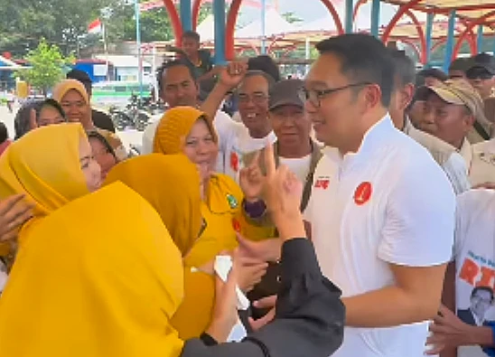 Tangkap layar video yang menampilkan calon gubernur Jakarta, Ridwan Kamil menyapa warga