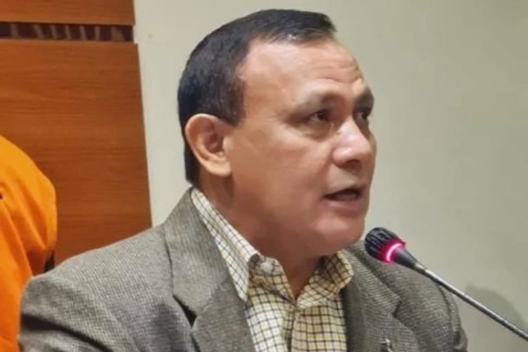 Ket. Foto: Pengacara Firli Bahuri Menyatakan sedang Mencari Pengganti Saksi Meringankan Setelah Profesor Romli Atmasasmita Mengakui Keberatan (Foto/Instagram/@firlibahuriofficial)