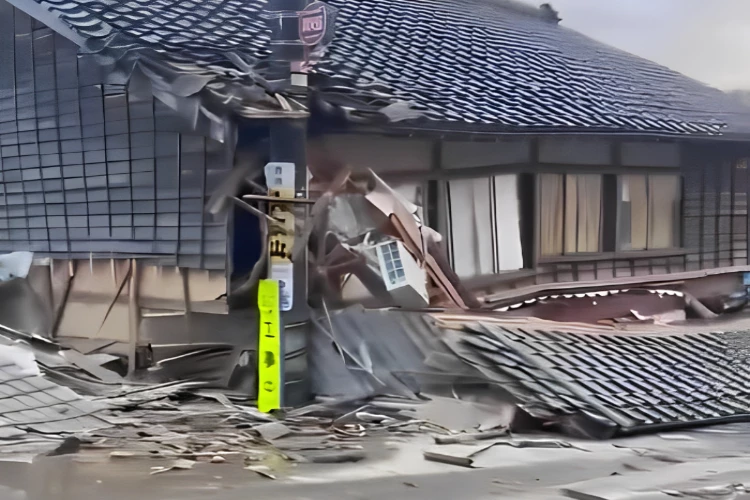Ket. Foto: Korban Tewas Gempa Jepang Dilaporkan Bertambah Menjadi 73 Orang (Foto/X/@Flying_Crack)