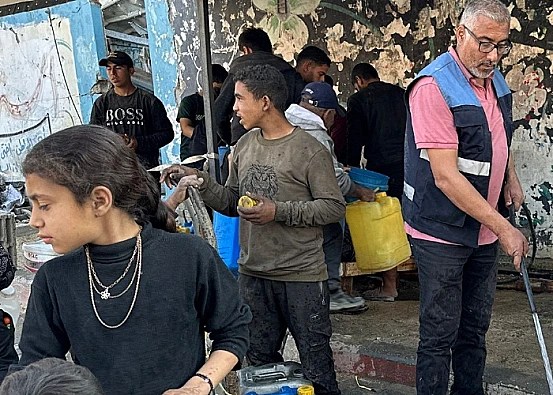 Ket. Foto: Tim Penyelamat Palestina Menemukan Jasad 20 Warga Palestina di Jalur Gaza Utara