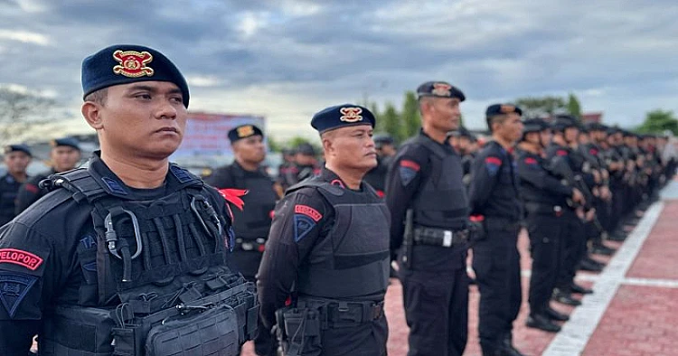 Ket. Foto: 200 Personel Satuan Brimob Polda Sulteng Dikerahkan untuk Membantu Pengamanan PSU di Banggai