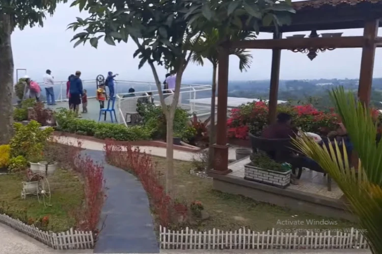 Ket Foto: Irung Petruk di Karanganyar dengan Pemandangan Menakjubkan