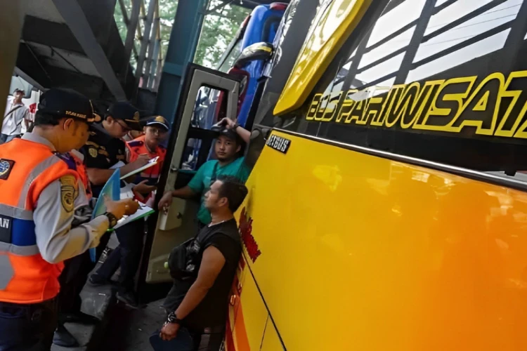 Ket. Foto: Kemenhub Menyatakan Pemeriksaan Angkutan Pariwisata Secara Acak Terus Dilakukan di Sejumlah Lokasi