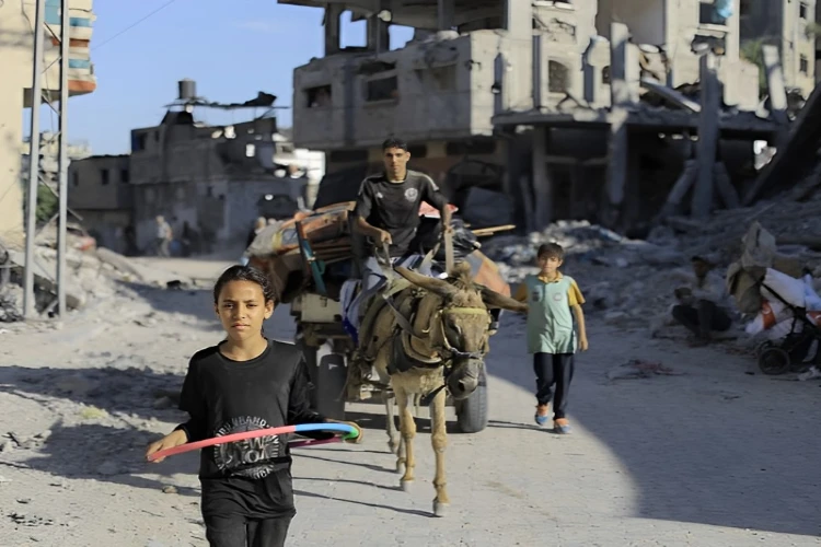 Ket. Foto: 3 Orang Tewas dalam Pengeboman yang Dilakukan terhadap Sebuah Rumah di Kamp Pengungsi Bureij, Jalur Gaza Bagian Tengah