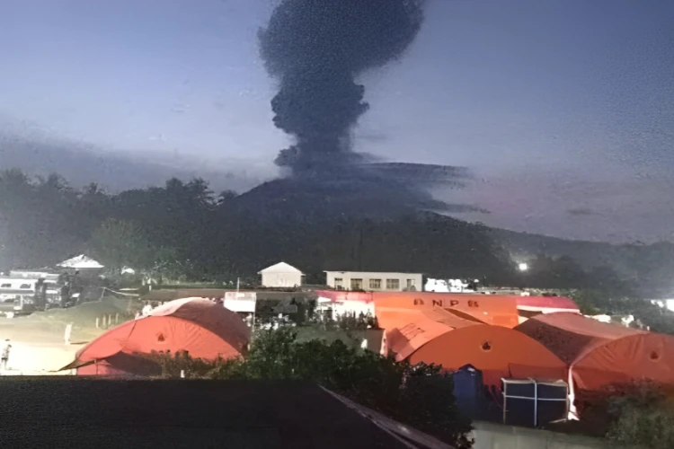 Ket. Foto: Gunung Ibu Dilaporkan Kembali Erupsi Hari Ini