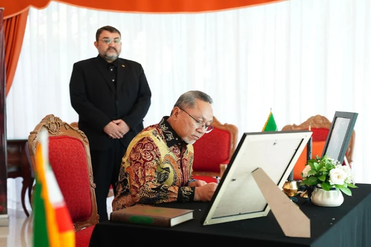 Ket. Foto: Wakil Ketua MPR Menyampaikan Jika Dialog yang Dilakukan dengan Ketua Umum PAN Berlangsung dengan Hangat
