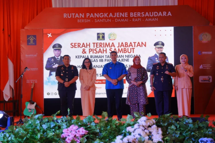 Ket. Foto: Bupati Pangkep, Muhammad Yusran Lalogau, Menghadiri Acara Pisah Sambut Kepala Rutan Kelas IIB Pangkajene dari Pejabat Lama ke Baru