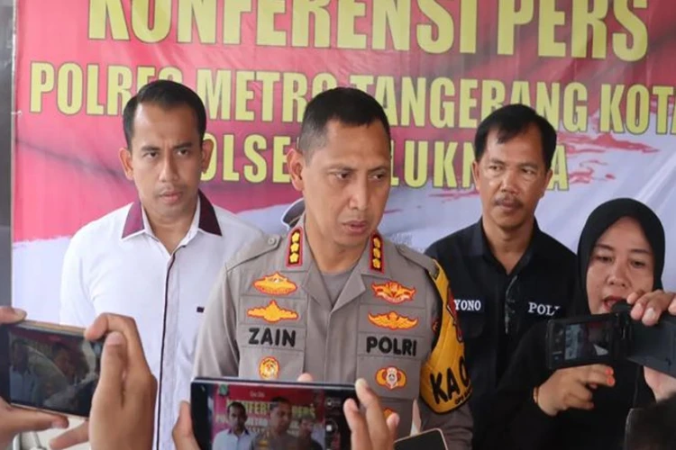 Kapolres Metro Tangerang Kota, Kombes Pol Zain Dwi Nugroho mengungkap fakta baru tentang kematian pasutri di Cipondoh.